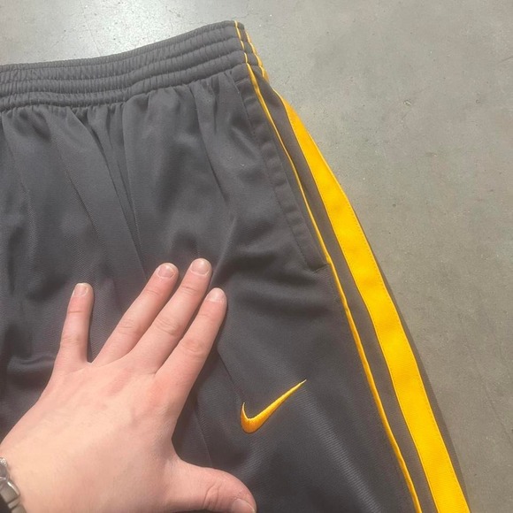 Y2K Nike basketball men grey gold stripe baggy track pants 0 inch leg xxl - Picture 2 of 8